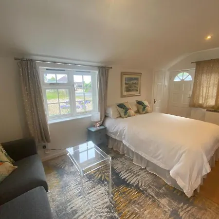 Private Entry Guesthouse Hideaway Hordle Экстерьер фото