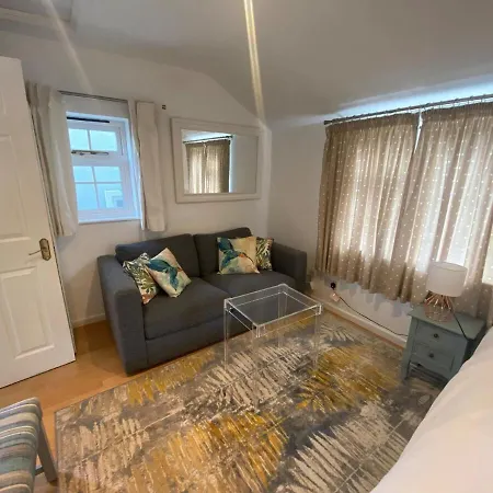 Private Entry Guesthouse Hideaway Hordle Экстерьер фото
