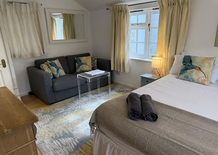 Private Entry Guesthouse Hideaway
