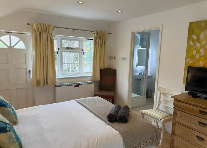 Private Entry Guesthouse Hideaway