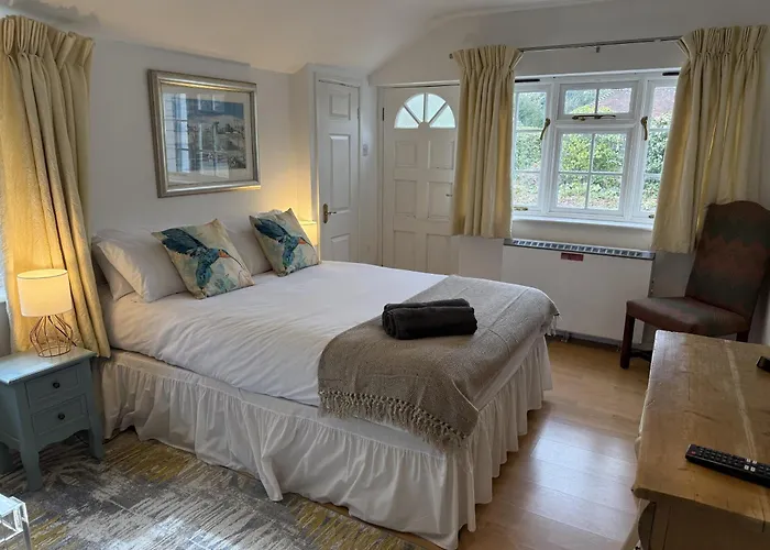 Private Entry Guesthouse Hideaway