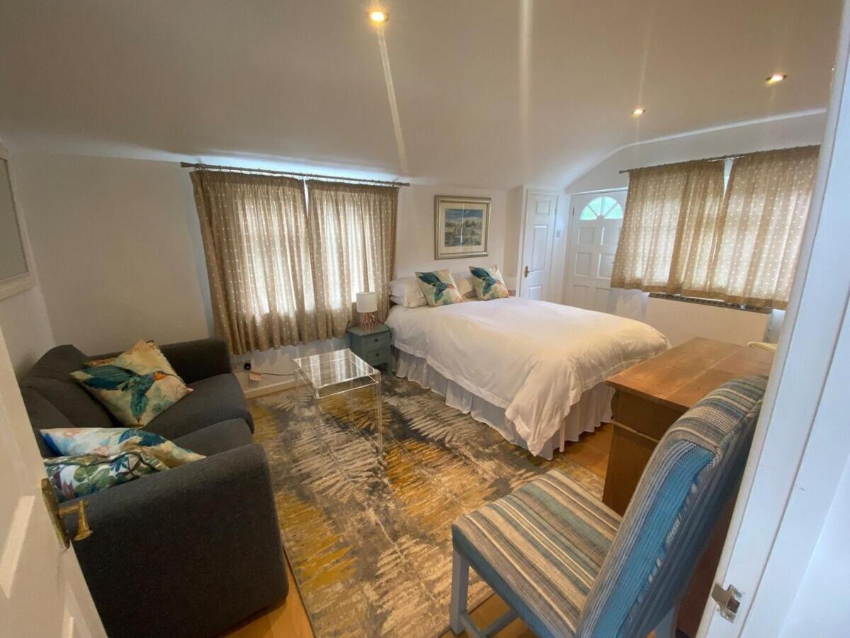 Private Entry Hideaway * Hordle