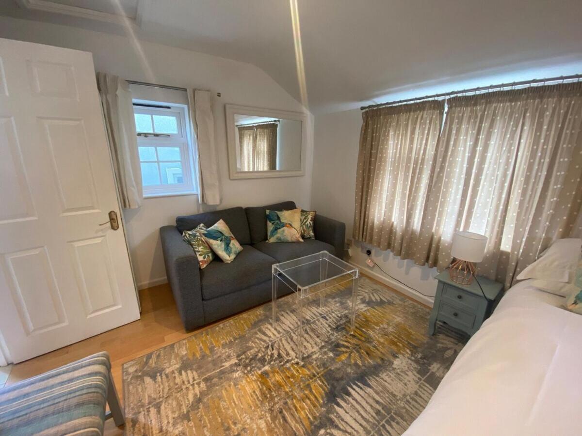 Private Entry Hideaway Apartment