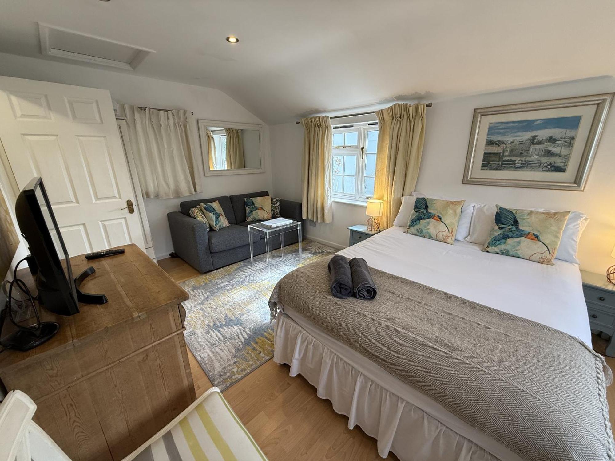 Private Entry Hideaway Hordle